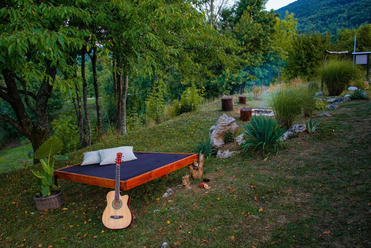 Father'S Land Rakovica Buitenkant foto